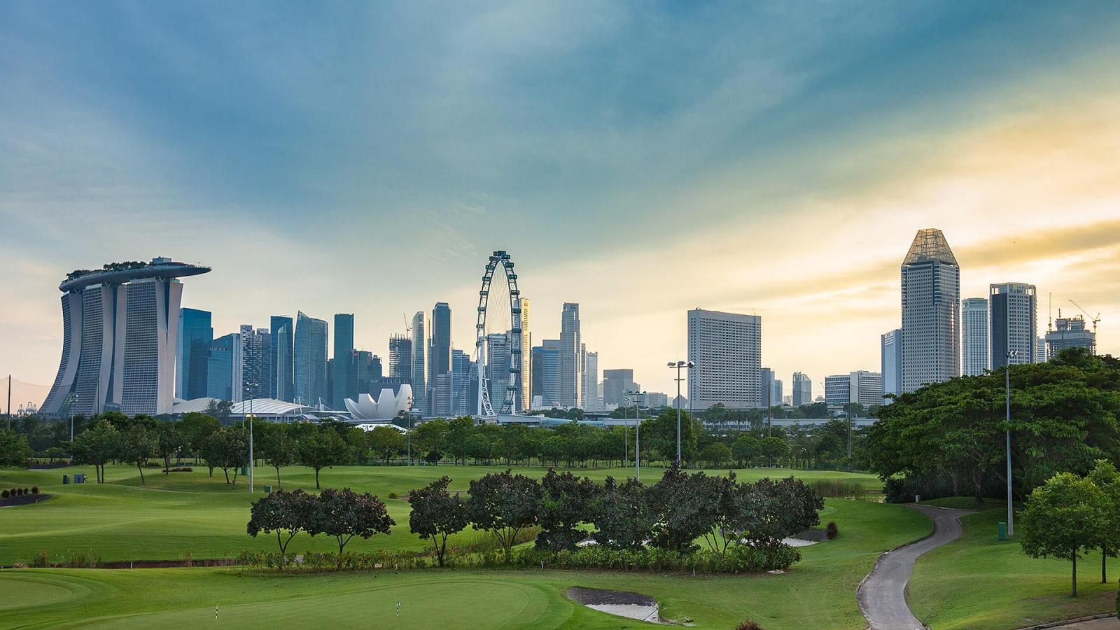 Skyline Golfing at Marina Bay